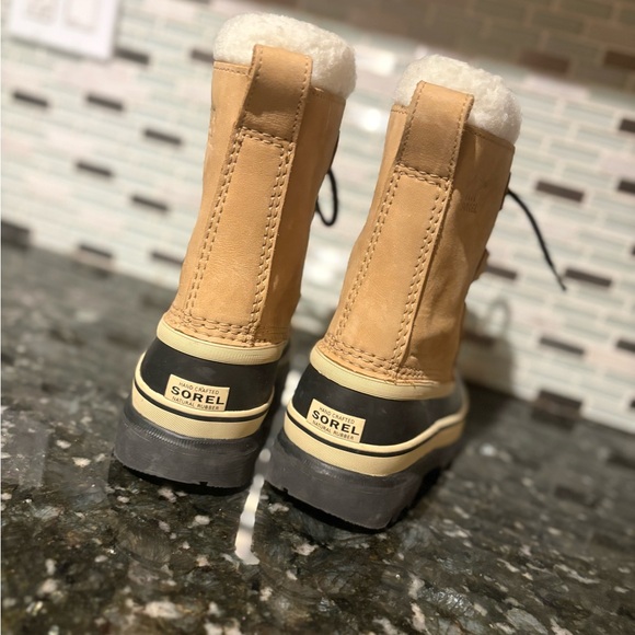 Sorel Kids Tan and Black Winter Boots Wool Caribou Size 1Y - Picture 6 of 9